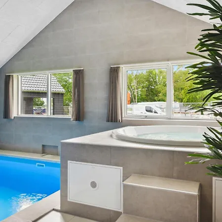 Vakantiehuis Aqua 221 *